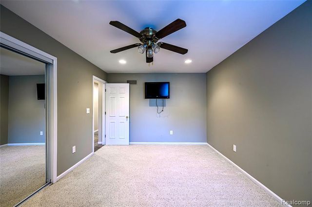 42160 Woodward Avenue 7, Bloomfield Hills, MI 48304