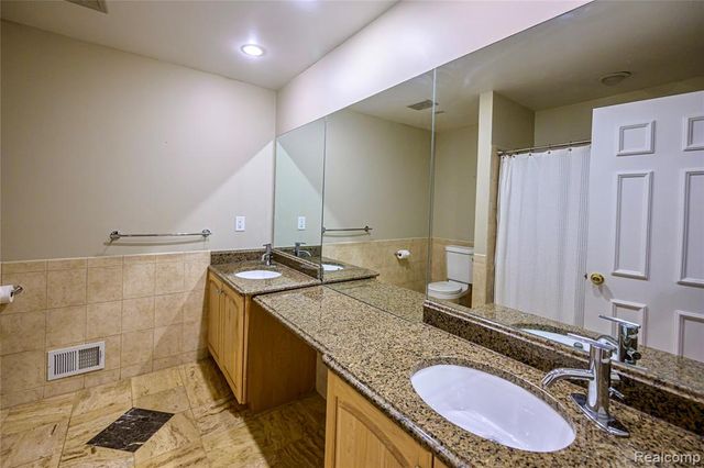 42160 Woodward Avenue 7, Bloomfield Hills, MI 48304
