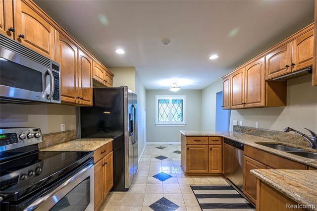 42160 Woodward Avenue 7, Bloomfield Hills, MI 48304