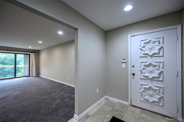 42160 Woodward Avenue 7, Bloomfield Hills, MI 48304