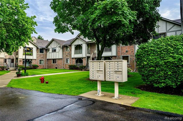 42160 Woodward Avenue 7, Bloomfield Hills, MI 48304