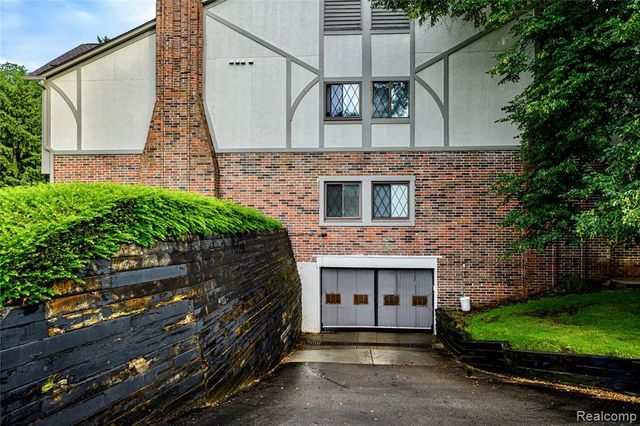 42160 Woodward Avenue 7, Bloomfield Hills, MI 48304
