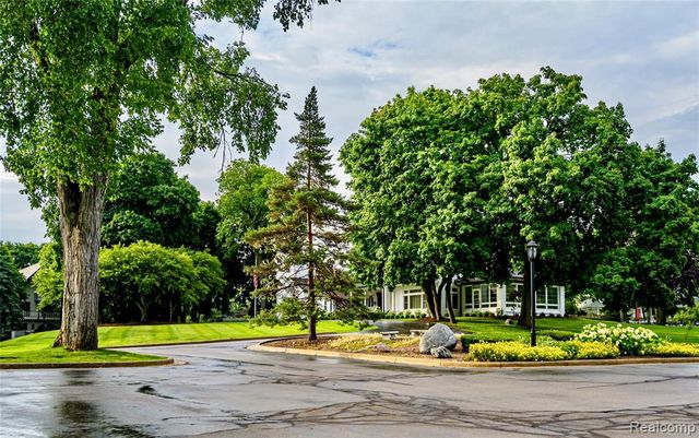 42160 Woodward Avenue 7, Bloomfield Hills, MI 48304