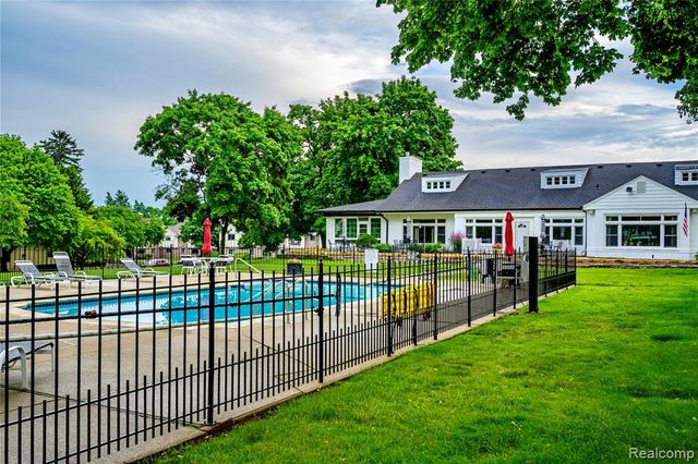 42160 Woodward Avenue 7, Bloomfield Hills, MI 48304