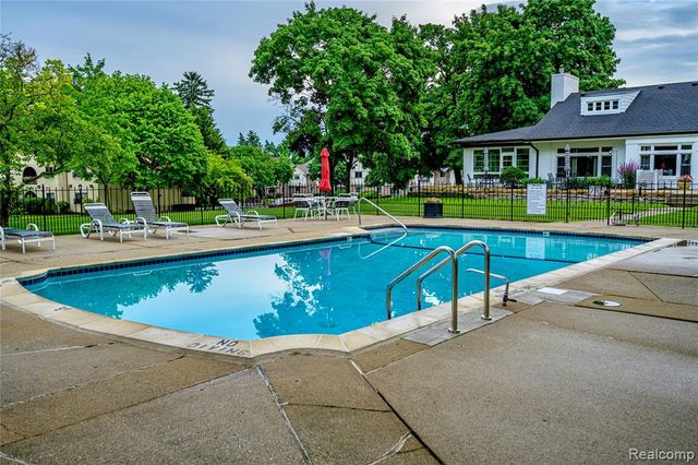 42160 Woodward Avenue 7, Bloomfield Hills, MI 48304