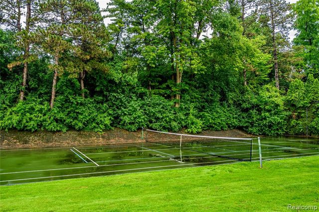 42160 Woodward Avenue 7, Bloomfield Hills, MI 48304