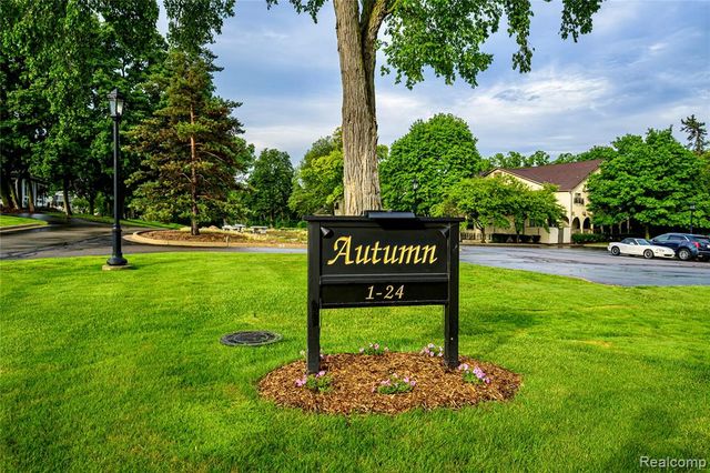 42160 Woodward Avenue 7, Bloomfield Hills, MI 48304