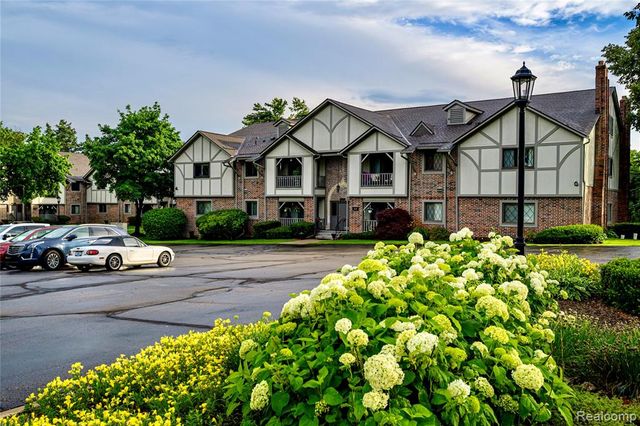 42160 Woodward Avenue 7, Bloomfield Hills, MI 48304