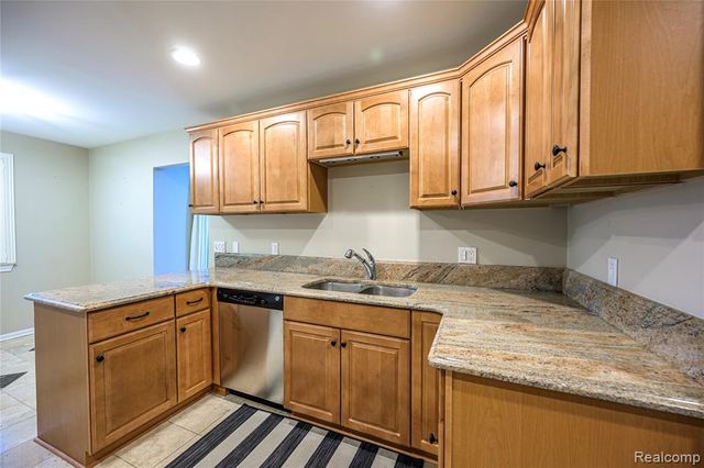 42160 Woodward Avenue 7, Bloomfield Hills, MI 48304