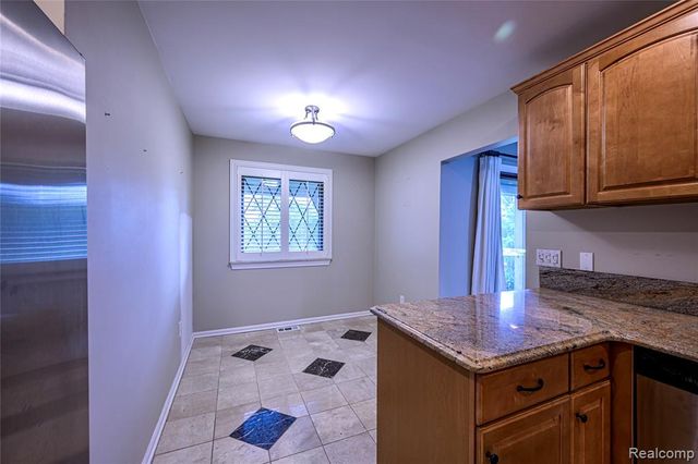 42160 Woodward Avenue 7, Bloomfield Hills, MI 48304