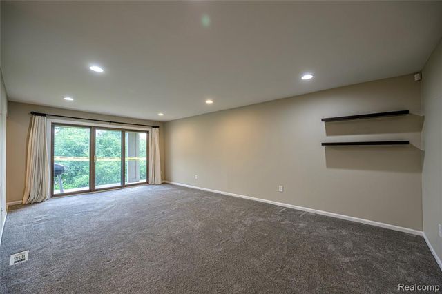 42160 Woodward Avenue 7, Bloomfield Hills, MI 48304