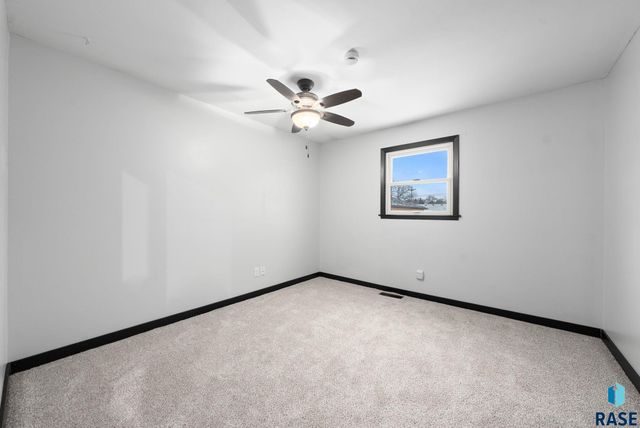 3108 S Glendale Ave Avenue, Sioux Falls, SD 57105