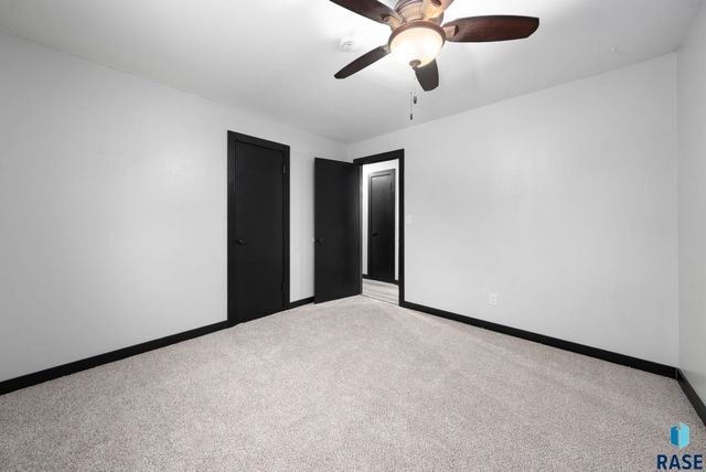 3108 S Glendale Ave Avenue, Sioux Falls, SD 57105