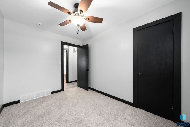 3108 S Glendale Ave Avenue, Sioux Falls, SD 57105