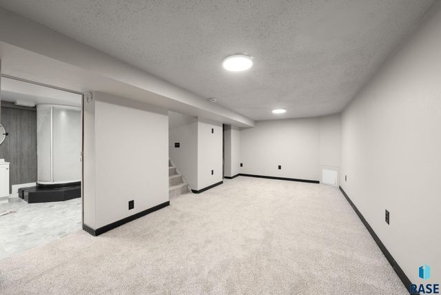 3108 S Glendale Ave Avenue, Sioux Falls, SD 57105