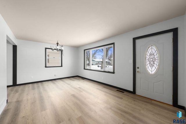 3108 S Glendale Ave Avenue, Sioux Falls, SD 57105