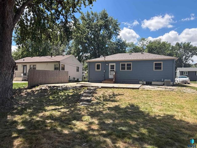 3108 S Glendale Ave Avenue, Sioux Falls, SD 57105