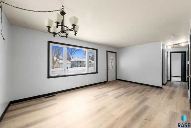 3108 S Glendale Ave Avenue, Sioux Falls, SD 57105