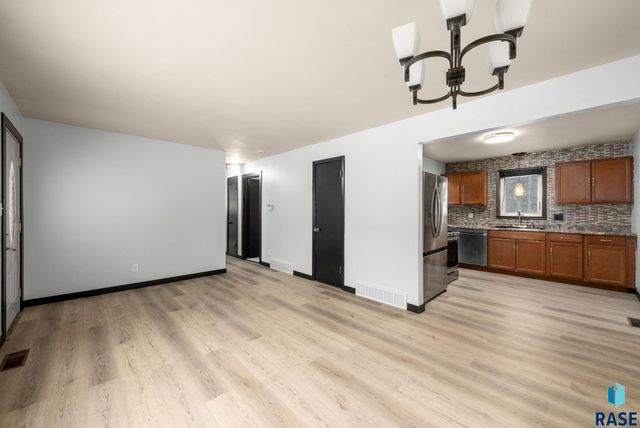 3108 S Glendale Ave Avenue, Sioux Falls, SD 57105