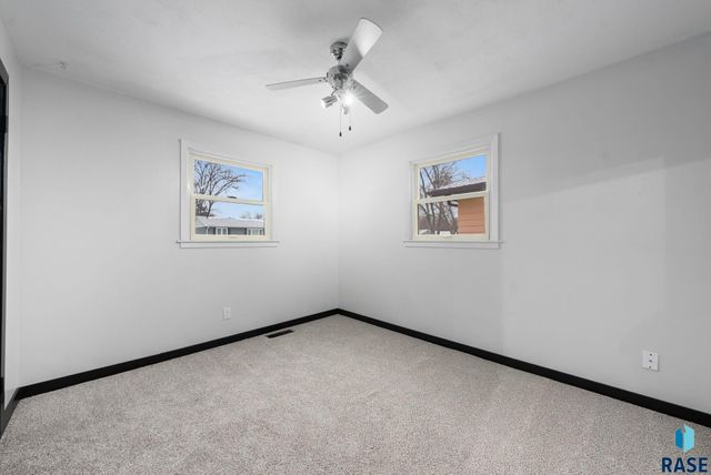 3108 S Glendale Ave Avenue, Sioux Falls, SD 57105