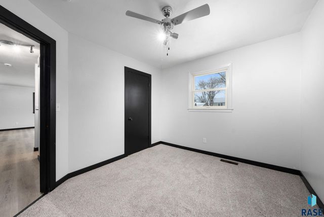 3108 S Glendale Ave Avenue, Sioux Falls, SD 57105