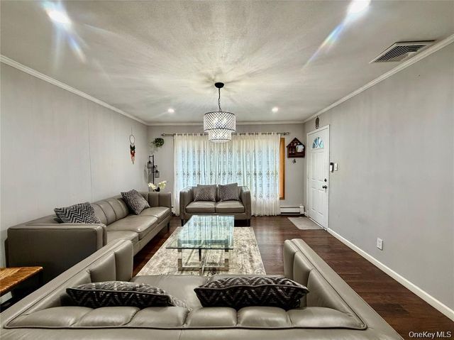 89 Bruce Avenue, Hicksville, NY 11801