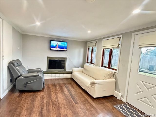 89 Bruce Avenue, Hicksville, NY 11801