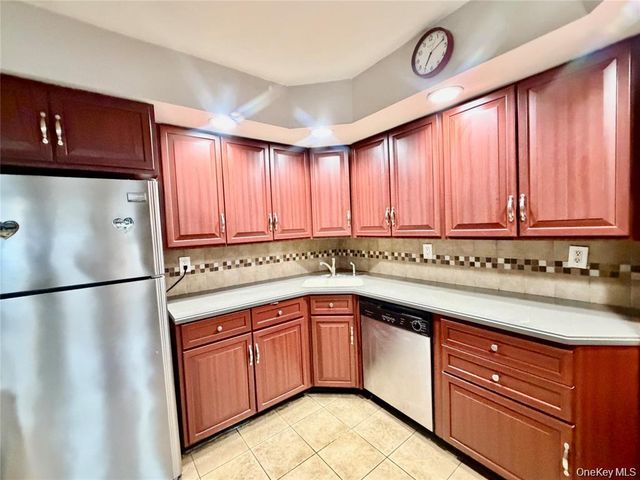 89 Bruce Avenue, Hicksville, NY 11801