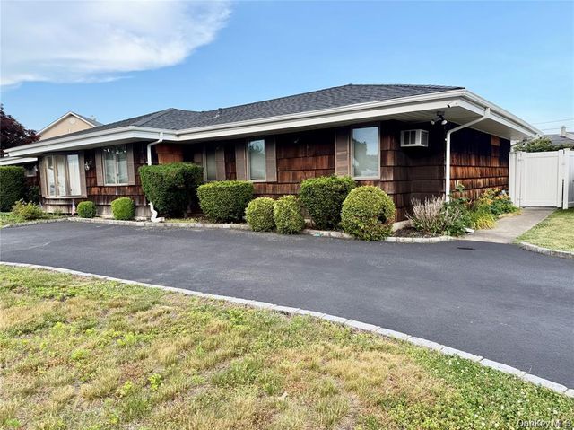 89 Bruce Avenue, Hicksville, NY 11801