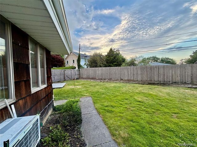 89 Bruce Avenue, Hicksville, NY 11801