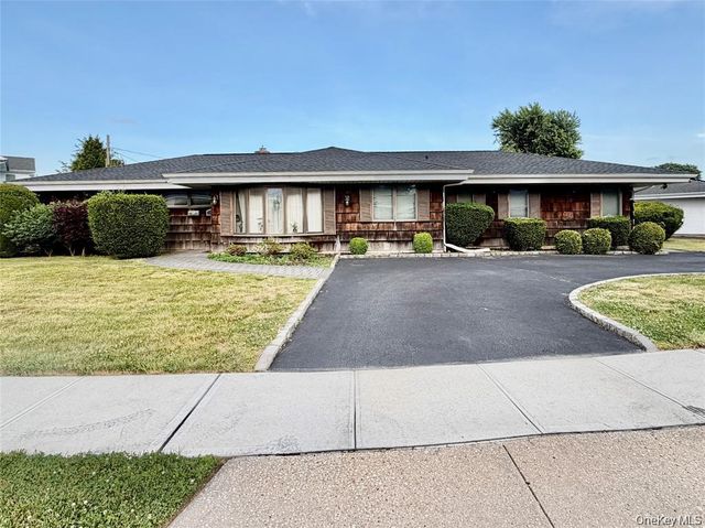 89 Bruce Avenue, Hicksville, NY 11801