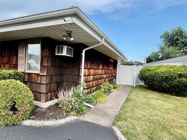 89 Bruce Avenue, Hicksville, NY 11801