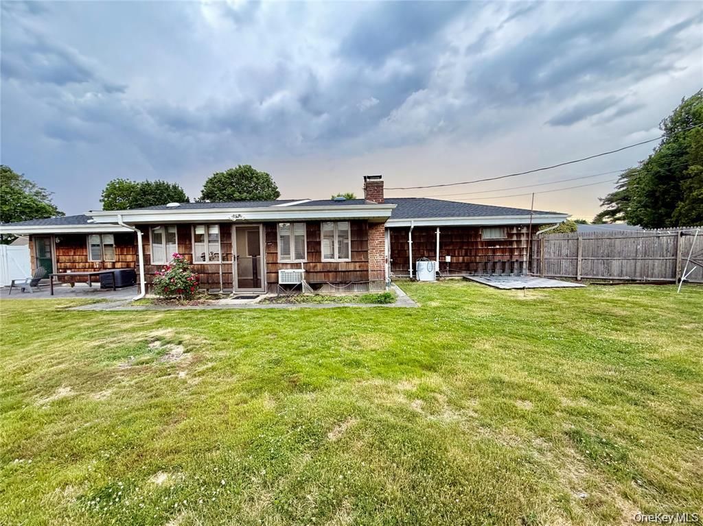 89 Bruce Avenue, Hicksville, NY 11801 — photo 4