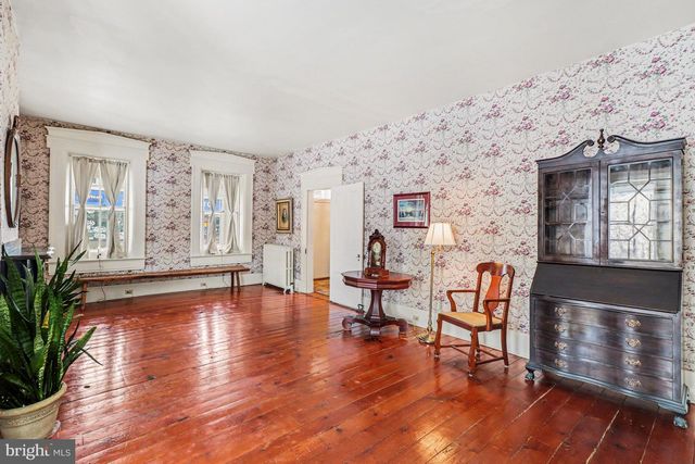 13 W MAIN ST, Mount Joy, PA 17552