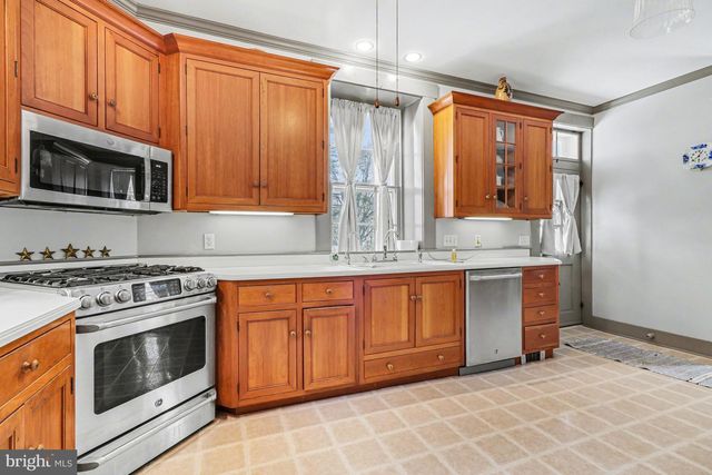 13 W MAIN ST, Mount Joy, PA 17552