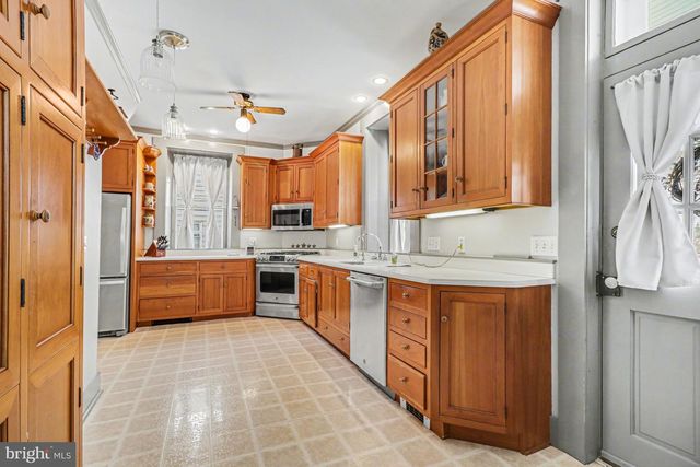 13 W MAIN ST, Mount Joy, PA 17552