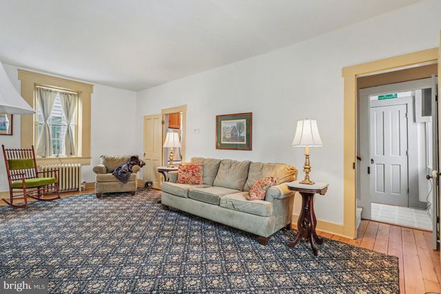 13 W MAIN ST, Mount Joy, PA 17552