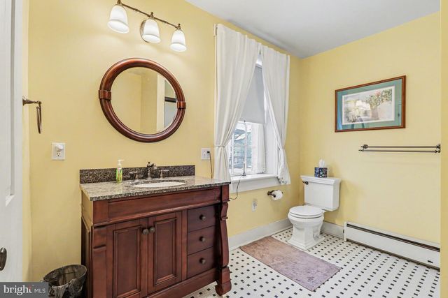 13 W MAIN ST, Mount Joy, PA 17552