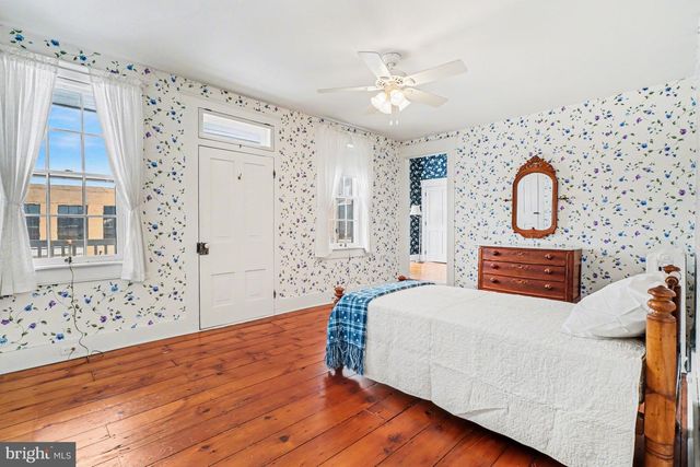 13 W MAIN ST, Mount Joy, PA 17552