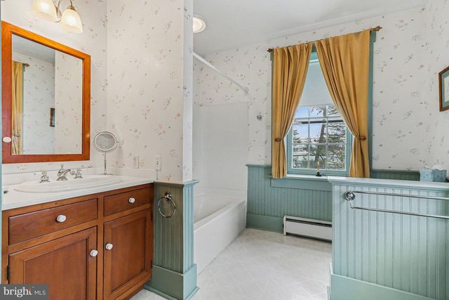 13 W MAIN ST, Mount Joy, PA 17552