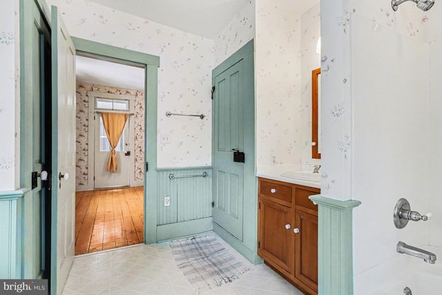 13 W MAIN ST, Mount Joy, PA 17552