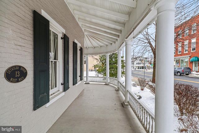 13 W MAIN ST, Mount Joy, PA 17552