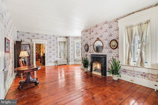 13 W MAIN ST, Mount Joy, PA 17552