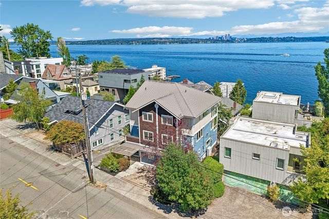 424 35th Avenue S, Seattle, WA 98144