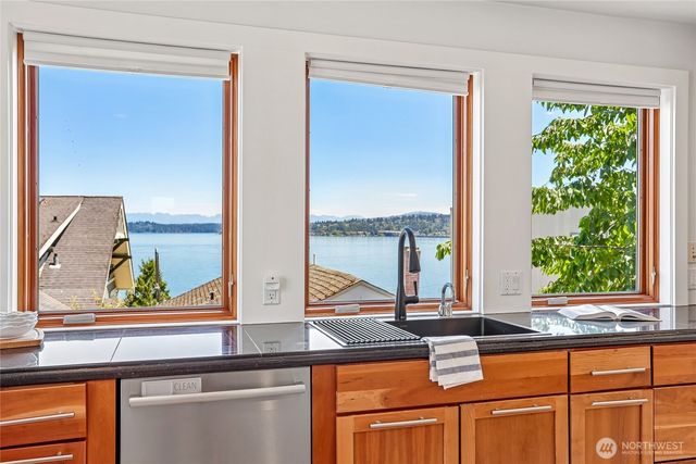 424 35th Avenue S, Seattle, WA 98144