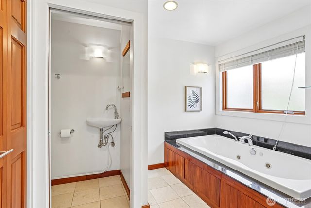 424 35th Avenue S, Seattle, WA 98144