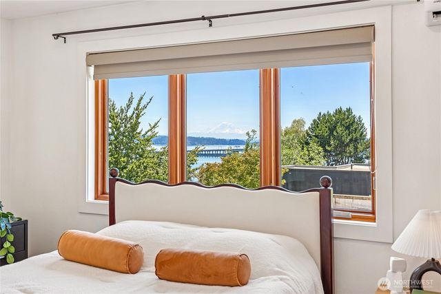 424 35th Avenue S, Seattle, WA 98144