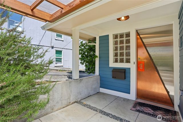 424 35th Avenue S, Seattle, WA 98144