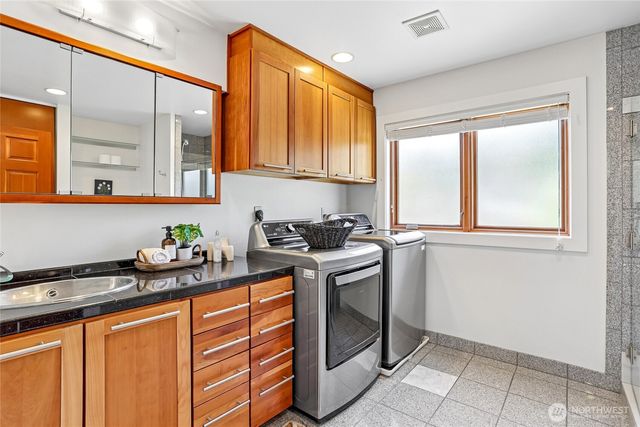 424 35th Avenue S, Seattle, WA 98144