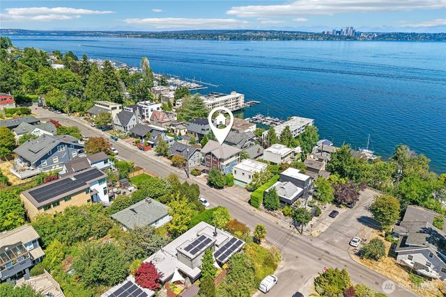424 35th Avenue S, Seattle, WA 98144